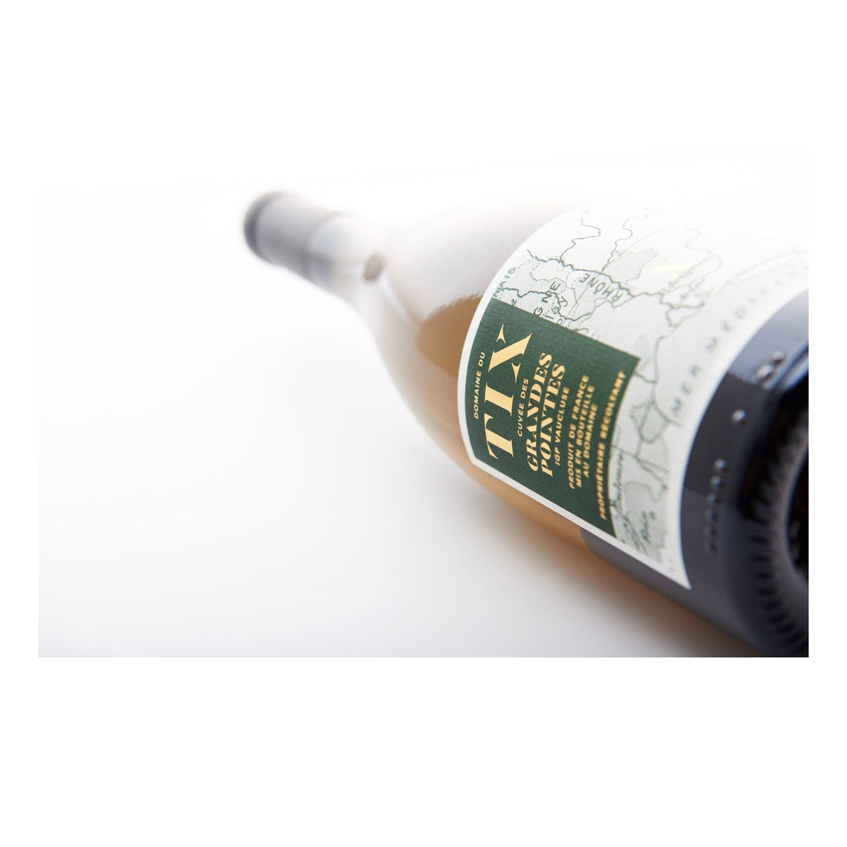 Domaine du Tix Viognier wijnfles op witte studioachtergrond