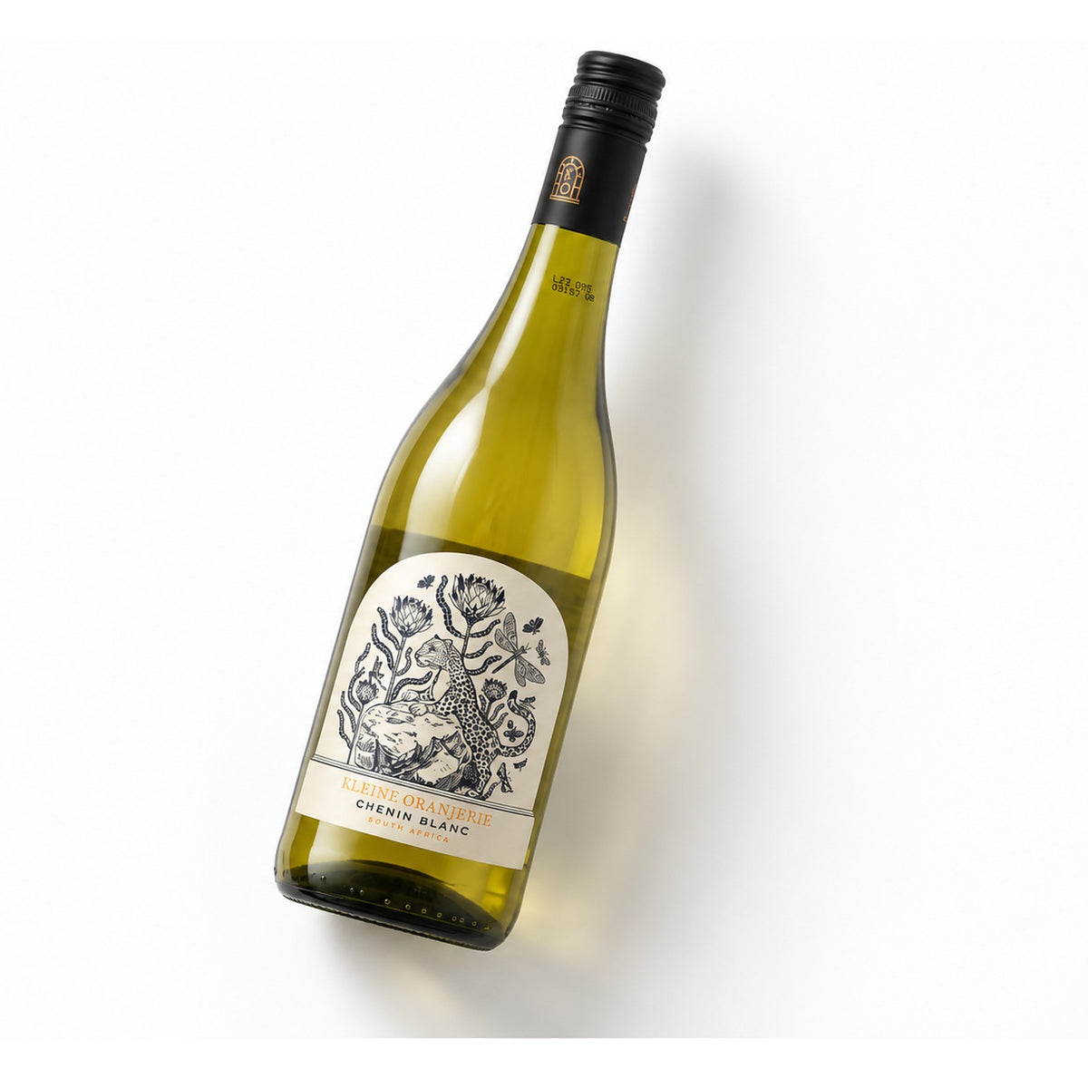 Kleine Oranjerie Chenin Blanc, fles liggend op witte studioachtergrond