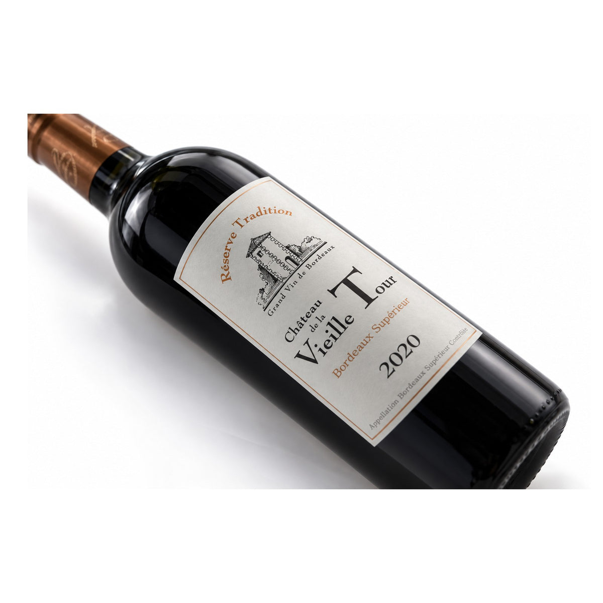 Reserve Tradition Chateau de la Vielle Tour wijnfles op witte studioachtergrond