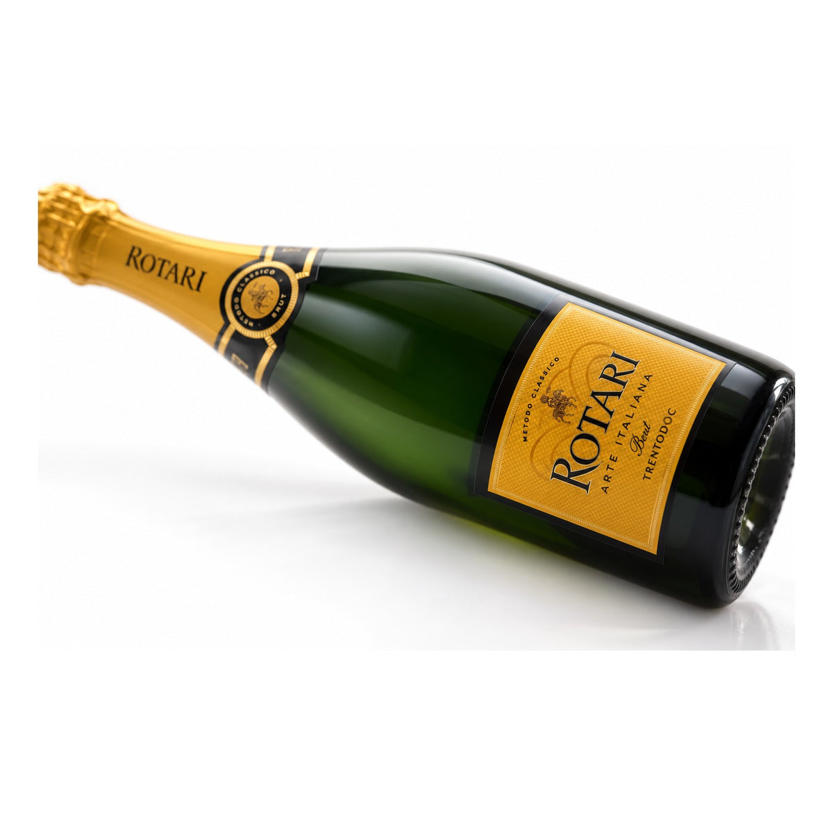 Rotari Arte Italiana Brut fles op witte studioachtergrond
